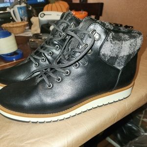 NEW Cliffs white mountain Collins low top boots with Checkerboard faux fur